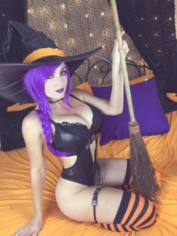 hotcosplaychicks:  HAPPY HALLOWEEN Witch cosplay!  by JessicaNiigriCheck out http://hotcosplaychicks.tumblr.com for more awesome cosplay