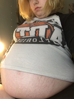 gothbelly:This belly has a mind of its own tbh 
