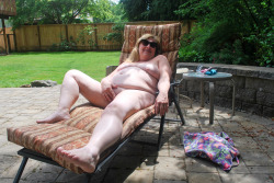 Lovely older bbw suns her sexy body!Find your sexy older playmate here!