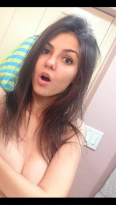free-celebrity-porn:  Victoria Justice Leaked Nude Selfies