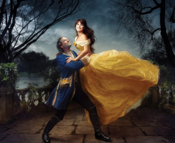 showslow:  Annie Leibovitz, Disney Series Over the last couple years, acclaimed photographer Annie Leibovitz has partnered with Disney to create stunningly colorful pictures of celebrities posing as Disney characters from classic animated Disney films.