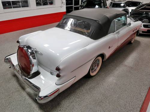 frenchcurious:Buick Super Convertible 1954. - source 40 &amp; 50 American Cars.