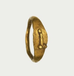 xxxdragonfucker69xxx:  museum-of-artifacts:    Ancient Roman finger ring with a phallus (symbol of fertility and good fortune). Thorvaldsens Museum.    oh this? yeah its my lucky dick ring 