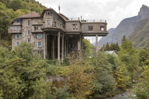 The abandoned industrial villa of Charles Albert Keller in Livet-et-Gavet Nudes &amp; Noises  