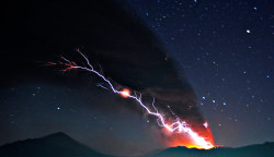 spaceplasma:  Dirty thunderstorms A dirty thunderstorm (also, Volcanic lightning) is a weather phenomenon that occurs when lightning is produced in a volcanic plume. A study in the journal Science indicated that electrical charges are generated when rock