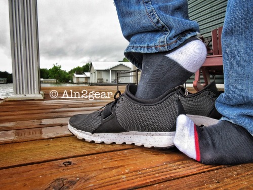 aln2gearscs:  At the lake house with the family this weekend for some rest and relaxation but that didn’t keep me from snapping a few pics of my Nike Trainerendor SB’s. Happy Friday guys!  As always; very nice and yummy looking