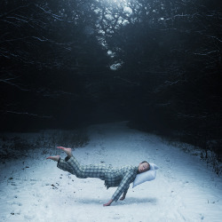 photojojo:  An amazing levitation photo snagged