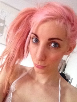 christinafutagirl:  Pink Hair ! I luff it x  Apparently I look like an anime character ^.^  Proper internet in a few days!!! Then I’ll take the time to reply to people x  