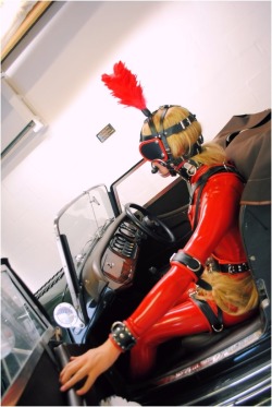 borninlatex:  Fetish Latex Girl  Its a shame the car is in the