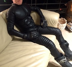 spunkydronemaster: drone-sb22r:  Robotic suit on body modify   He was browsing his favorite fetish gear store online, when he spotted the suit of his dreams! He ordered it immediately! Three days later, the package arrived.  He couldn’t wait and right