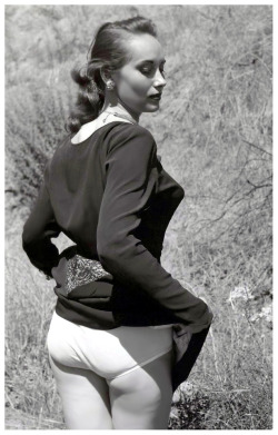 Venus The Body             (aka. Jean Smyle) Flashing her panties in a candid from a 50′s-era outdoor shoot.. Likely for  publication in one of the many “Artist’s Models” pocket digests, being produced at that time..