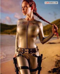Feeling adventurous today? 🍃 www.ilovebianca.com  #ilovebianca #biancabeauchamp #redhead #latex #fetish #videogame #tombraider #laracroft #cosplay by biancabeauchampmodel