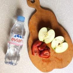 Мнямка  #Spring #Fresh #Fruits #Apple #Strawberry #Tasty #Summer #Evian