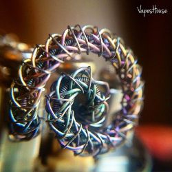 wake2vape:  &ldquo;Kadal Skin stove top V2&rdquo; Specs: Core 24g N60 clapton with 34g then #braidator with 8 strand 28g, and loose clapton with 34g which can help surface area and pull out the juice side by side with the #braidator wraps.