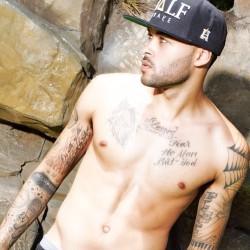 sexyredbones:  sassywet:  celebri-xxx-ties:  Don Benjamin ( ANTM 20) if You love naked celebrities like me Check us out: Celebri XXX Ties  Are you fucking serious?!? 😂😂😂 I have no respect for blogs that do this crap 😪  ^^^^^^^ No respect