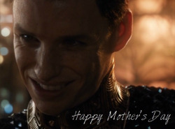 fuckyeahjupiterascending:  moonlight-sylph:  Happy Mother’s Day to all JA fans out there!    The face every mother wants to be met with on her special day!