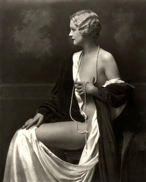 kvetchlandia:Alfred Cheney Johnston     Ziegfeld Follies Actress Marie Stevens    c.1931