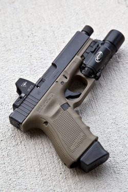 tacticallurk:  FDE Glock 19 Gen 4 + Trijicon RMR + Surefire x300 