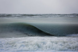 blktauna:  sixpenceee:Freezing Ocean Waves In Nantucket Are Rolling In As Slush  It’s so cold that the sea on the coast of Nantucket, an island on the eastern coast of the U.S., has turned into slush! Jonathan Nimerfroh, a photographer and surfer