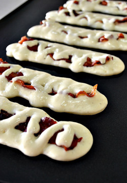 thecakebar:  Hidden Bacon Pancake Dippers {click link for full tutorial/recipe}   Yep yep yep