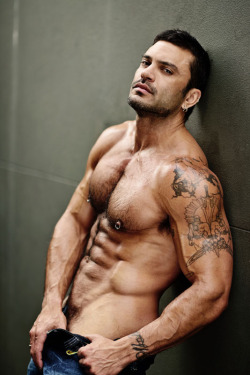 3leapfrogs: roganrichards:  if you hadnt seen this interview - here it is again. http://qnews.com.au/article/a-moment-with-rogan-richards image www.shotsbygun.com  3 •=• •=• •=• 