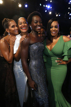 elionking:  celebsofcolor:  Halle Berry, Tracee Ellis Ross, Lupita Nyong'o and Niecy Nash attend the 24th Annual Screen Actors Guild Awards at The Shrine Auditorium on January 21, 2018 in Los Angeles, California.   Lupita got them arms