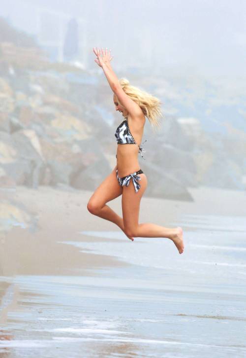 tapill:  GotCeleb: Ava Sambora – 138 Water Baes and Bikinis Photoshoot in Malibu