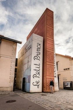 ahmetselcukpektas:  Bookstore, Aix en Provence,
