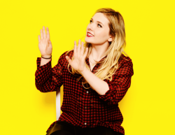 missbreslin:  BUZZFEED: Favorite dance move? ABIGAIL BRESLIN: I try to do this ↑