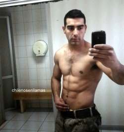 sampatestotr: crimig-gayboys:  chilenosenllamas:  Elías, 26 años. Macho militar caliente e infiel! Santiago.  @cripf05   ooooopaaaa 