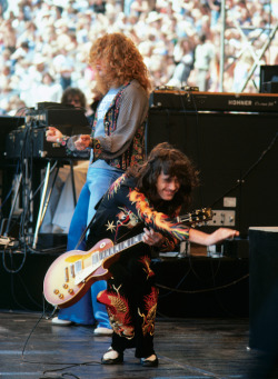 babeimgonnaleaveu:  Robert Plant and Jimmy Page on stage at Alameda County Coliseum, 1977. 