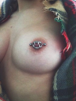 bloody-hale:  suckmyfuckingcunt:  new nipple ring  Nipple bar envy