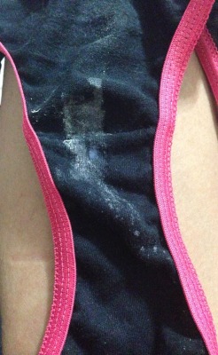 cosmicbabe91:   this is why my panties come off first… the alternative is wet panties with cum. doesn’t help that most of my panties are black. 