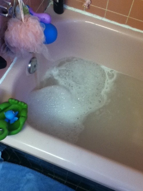 morelovingarms:  Omg bath time yay. It’s porn pictures