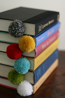 scissorsandthread:  Yarn Ball Bookmark |
