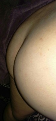 share-your-pussy:  Beautiful 22 yo anonymous fiance… Hope to see more of this hot pussy. Give her your comments.    Thank you for your submission and sharing your pictures         Jennifer xxx   Like 👍 Re Blog 🔜 Follow 💏  Submit your cunt here