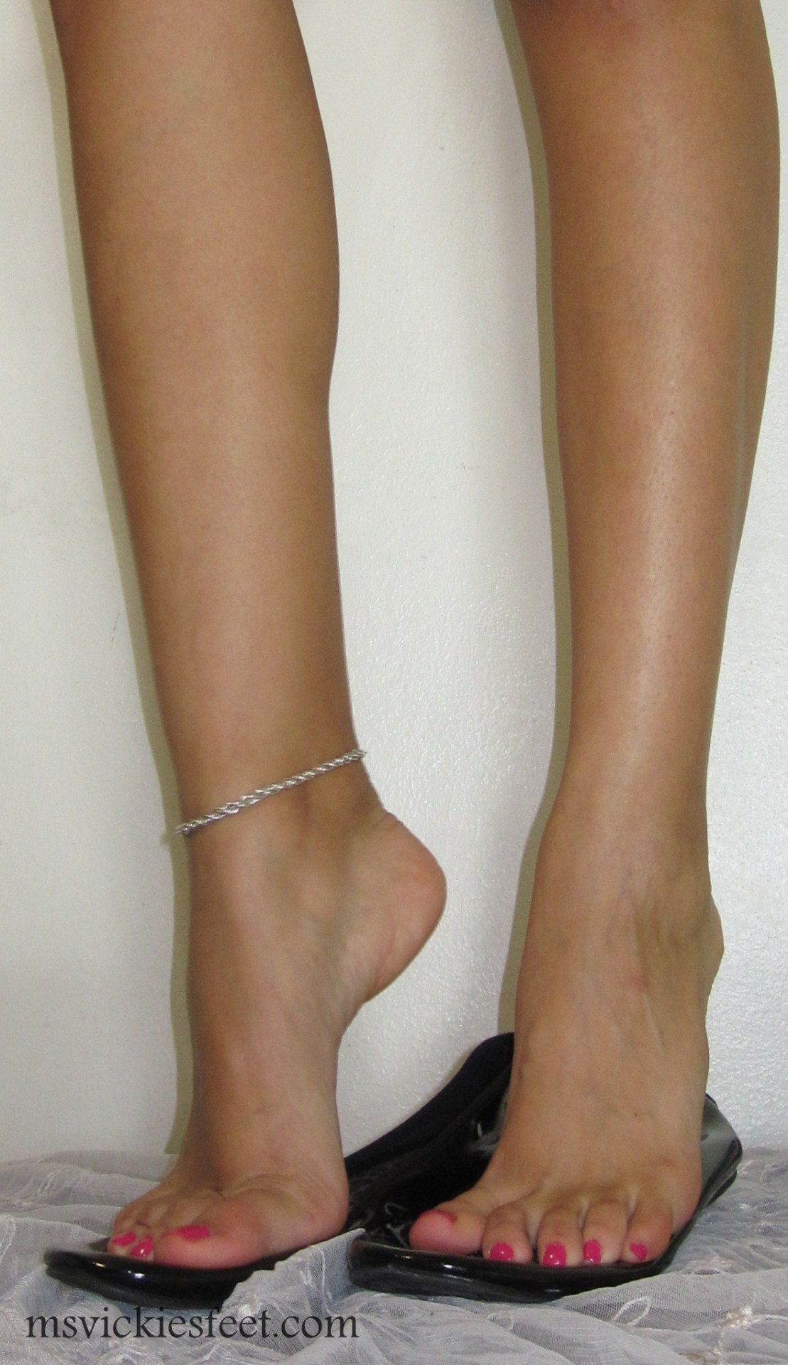 msvickiesfeet:  mini photo set, my feet stepping on flats &lt;3  also posted