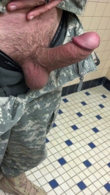 straightcuriousbuds:  That’s a thick cock. Would love to play with that. 