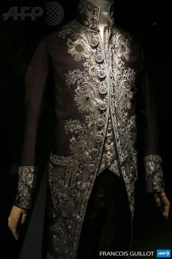 thegentlemanscloset:  Suit &amp; waistcoat circa late 1770s/1780s. French. Court dress. Silk, silver thread, burgundy. Part of the exhibition ‘Déboutonner la mode’ (Unbutton fashion) at Paris’ decorative arts’ museum. The large silver buttons