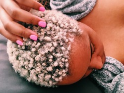 grannypaintiesnchill:  I was feeling the lighting &amp; I love when my curls are days old and they look like cotton 
