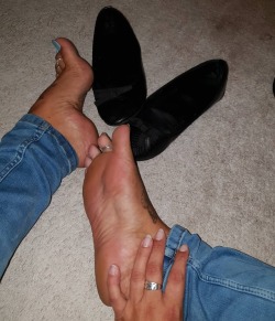 ms-maddy2:  Who wants to be nose deep in this lot?  #sweatysoles #smellysoles #higharches #smellyflats
