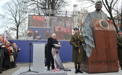 Lech Walesa Unveils Reagan Statue in Warsaw