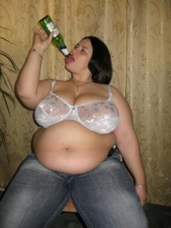 bbwbounty:  Let me get you another one. I’ll set it on that sexy belly… more big bitches in me personals