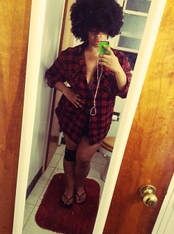harleylovegood:  browngirlblues:  Casual underwear selfies with sick fro  Yaaaaaassssss!!! Bless.  😊