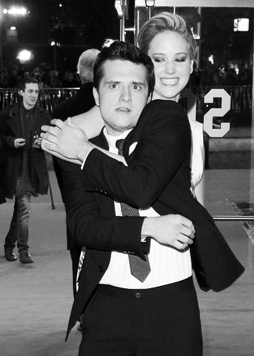 a-blackandwhitetime:  Jen and Josh at the Catching Fire Premiere in London 11/11/13 