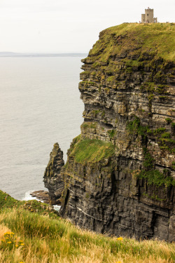 breathtakingdestinations:  O’brien’s Tower - Cliffs Of Moher - Ireland (von cliff.hellis) 