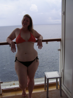 lushz:Thanks for the pic, Mia!—-Hi, first to say thank you for your wonderful and very positive blog!I’m Mia, a 39 yo happy married female from UK. I was very angry and shy about my thick curves for many years. But since half a year I’m positive