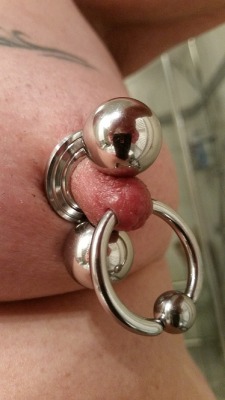 skinsoihh:  ukgreytop:  manpierced:  you can see the hand holding the phone taking the picture in the balls.  Send YOUR sleazy pics and clips to uk.greytop@gmail.com  so möchte ich meine Brustwarzen auch gepierct haben ! 