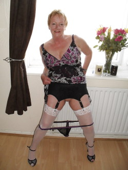 jemcasey:  Tracey from the North West loves to drop her knickers…