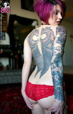 inked-girls-all-day:  Dice Suicide